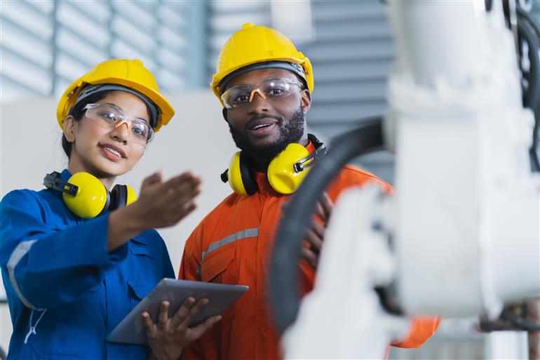 trabalhadores no ambiente de trabalho